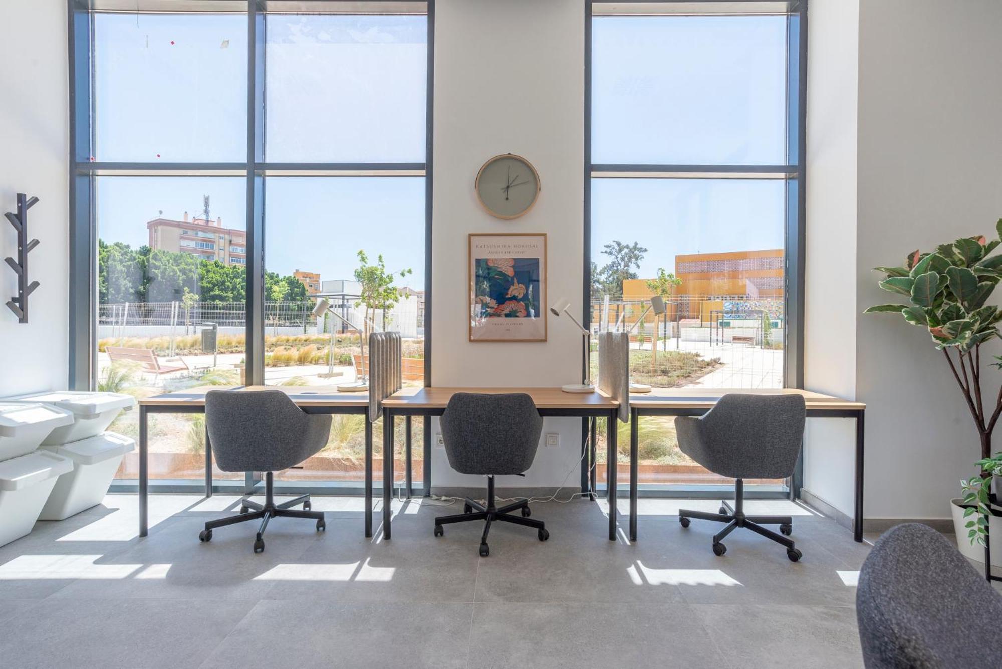 Skyline Rooftop Pool & Coworking By Ele Appartamento *