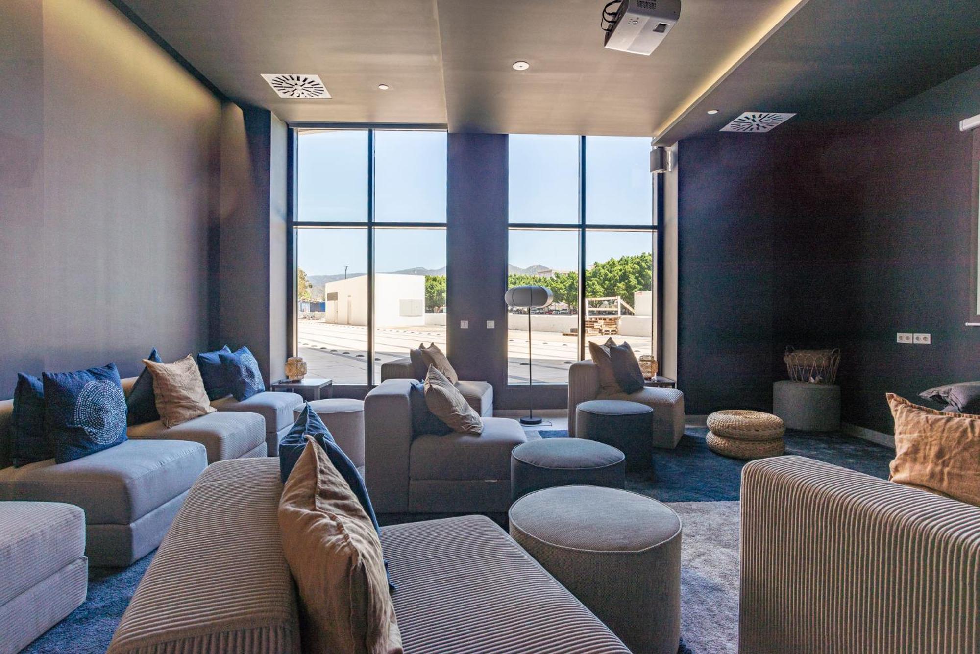 Skyline Rooftop Pool & Coworking By Ele Appartamento Málaga