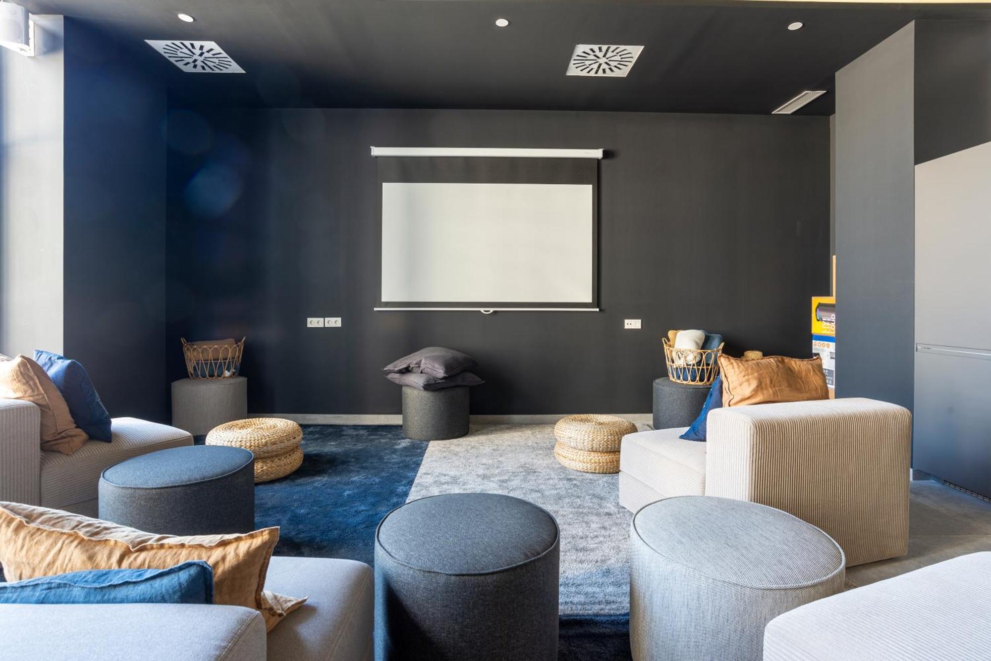Skyline Rooftop Pool & Coworking By Ele Malaga